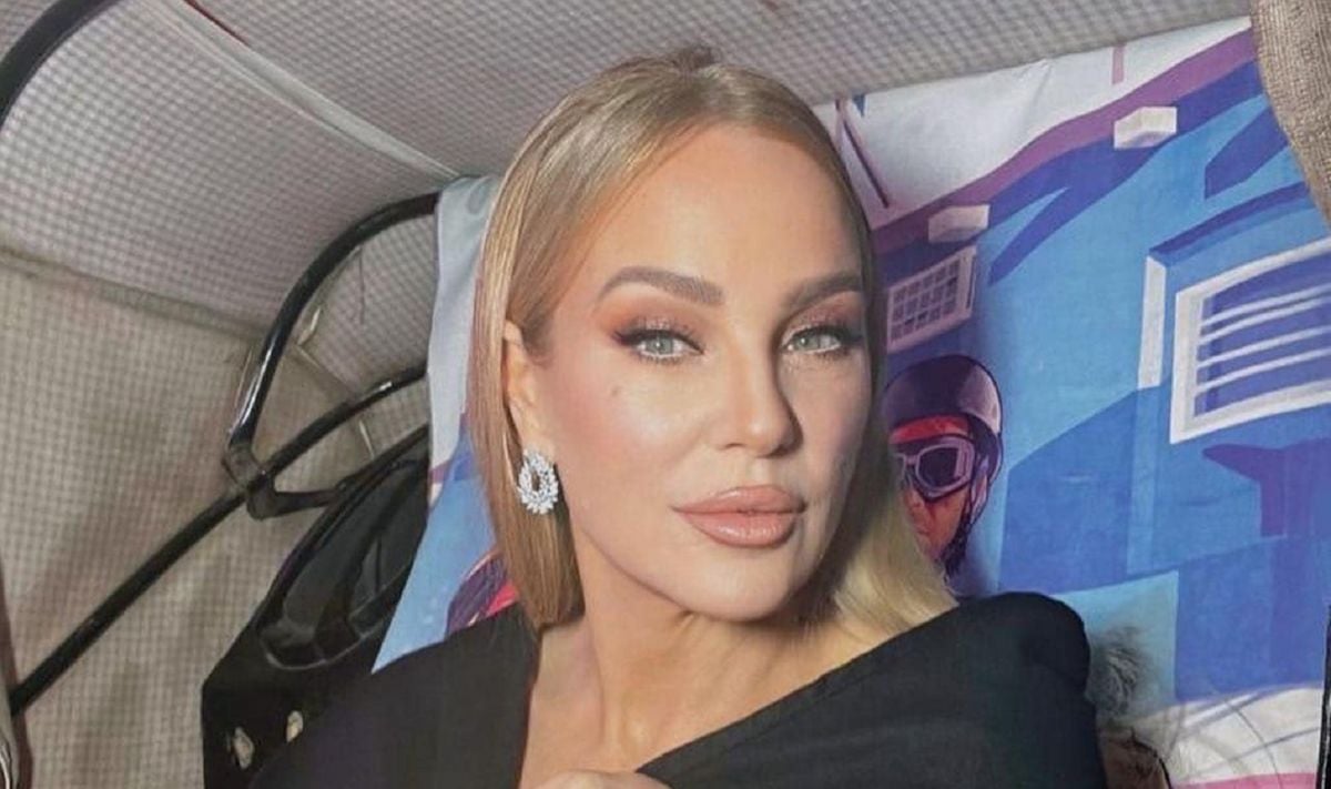 شيرين رضا تفاجئ فريق 