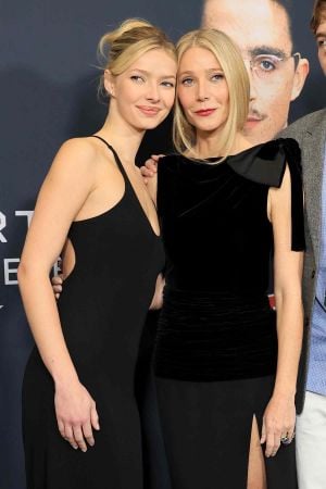 ابنة غوينيث بالترو نسخة عنها في جلسة تصويرية وأزياء من Loro Piana