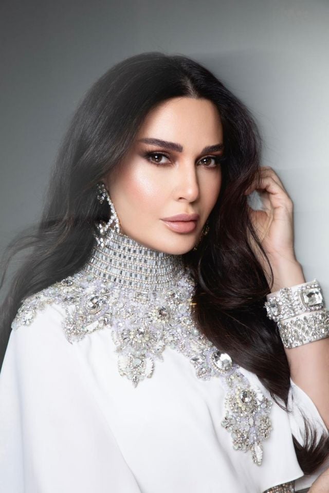 سيرين عبد النور بالأبيض