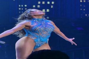 شربل زوي وجينيفر لوبيز… عرض بصري مميز على مسرح لاس فيغاس