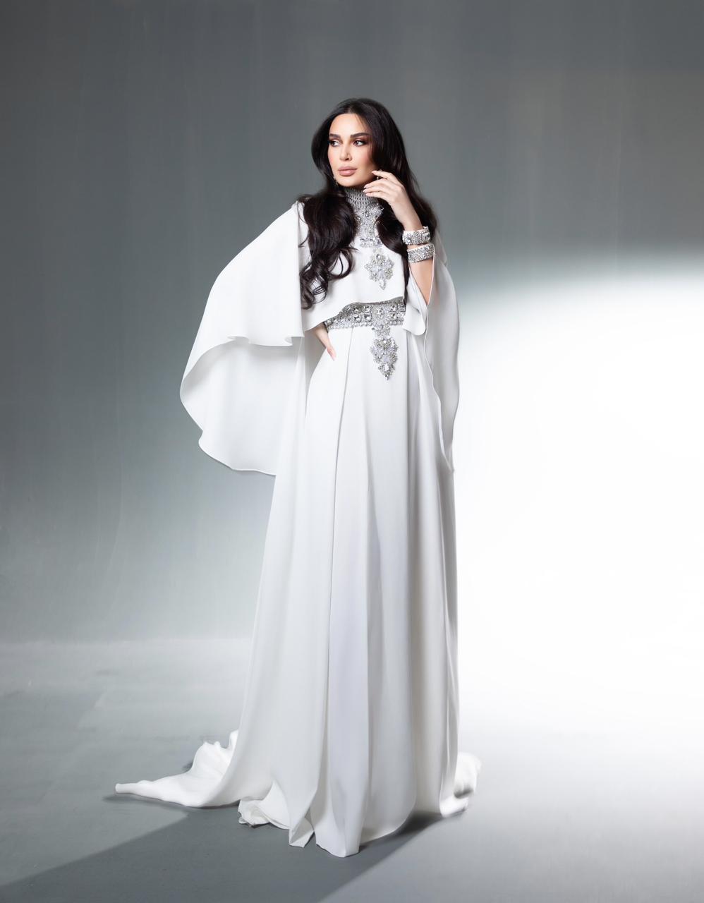 سيرين عبد النور جذّابة بعباءة من 