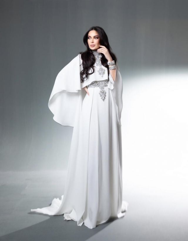 سيرين عبد النور جذّابة بعباءة من 