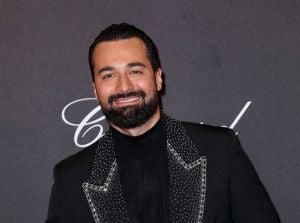  أحمد حاتم يسخر من أخبار زواجه بطريقة مرِحة