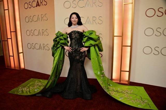 الأزياء الجريئة في الأوسكار 2026 تعكس الأنوثة والثقة