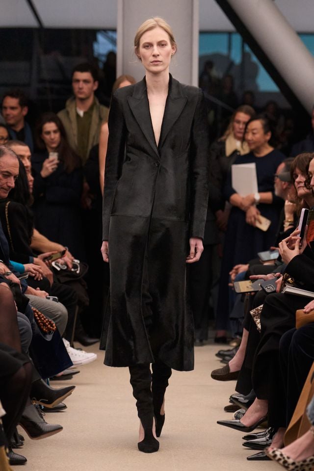 من مجموعة أزياء ALAÏA خريف/شتاء 2026