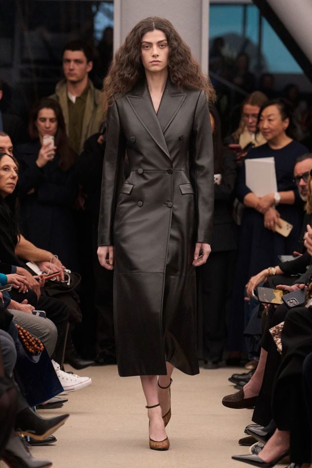 من مجموعة أزياء ALAÏA خريف/شتاء 2026