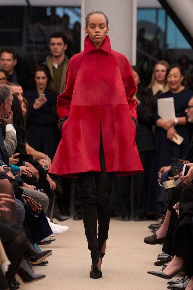 من مجموعة أزياء ALAÏA خريف/شتاء 2026