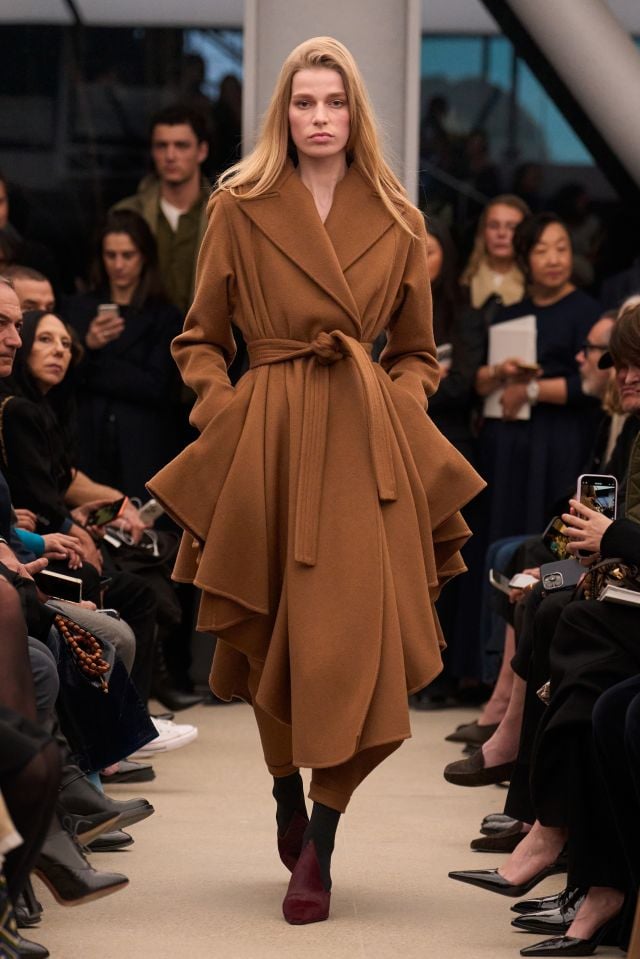 من مجموعة أزياء ALAÏA خريف/شتاء 2026