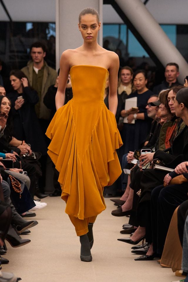 من مجموعة أزياء ALAÏA خريف/شتاء 2026