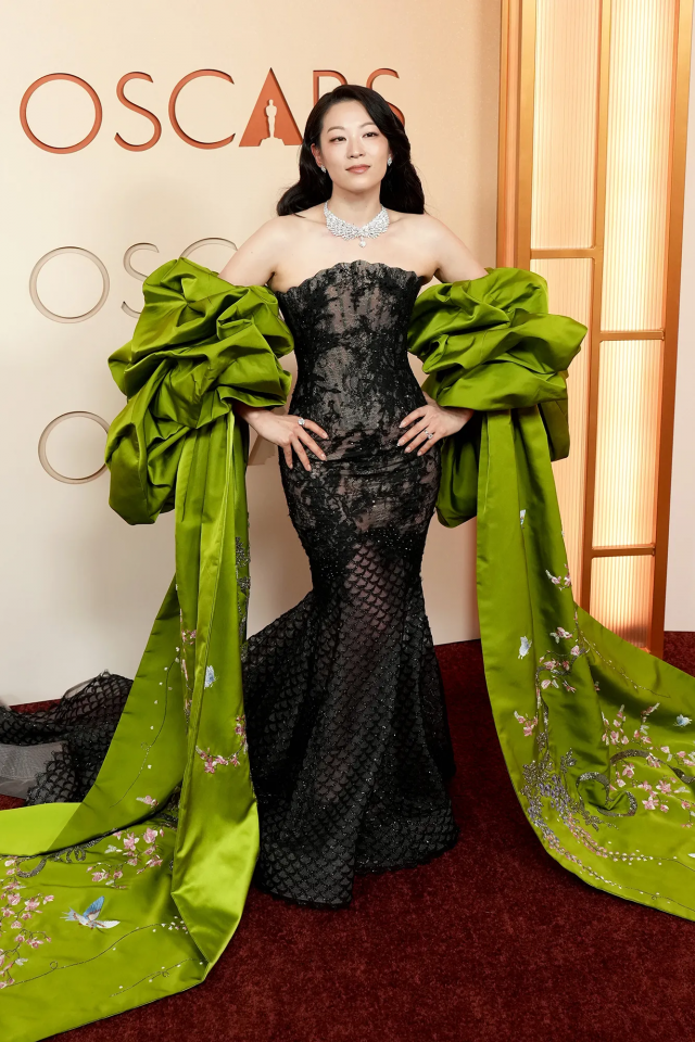 أردن شو بكاب ضخم ملوّن بأسلوب لافت