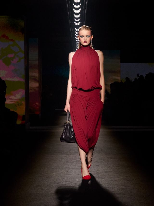 إطلالة VESTA من مجموعة بالنسياغا شتاء 2026