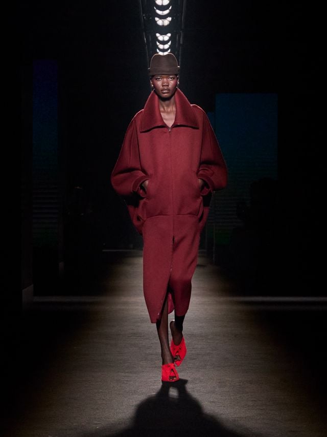 إطلالة ACHOL من مجموعة بالنسياغا شتاء 2026 CANLAN