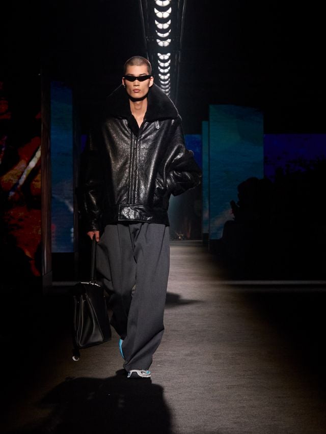 إطلالة HUANYUAN من مجموعة بالنسياغا شتاء 2026 