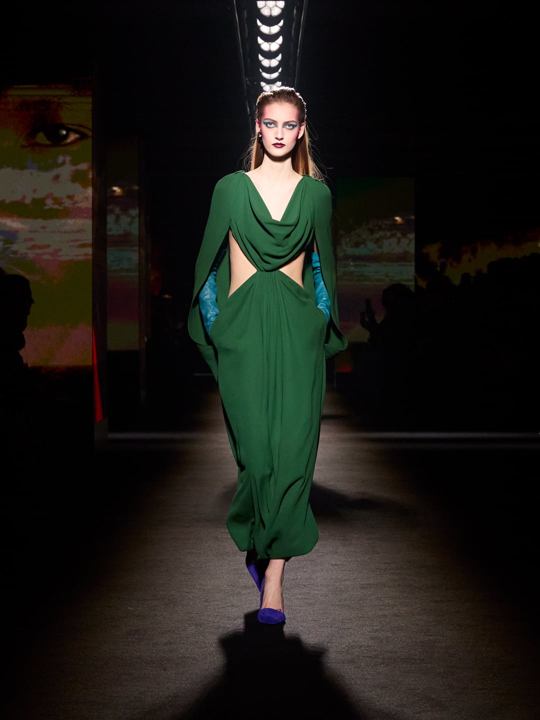 مجموعة Balenciaga لشتاء 2026... ألوان تنبض بالعاطفة والحب