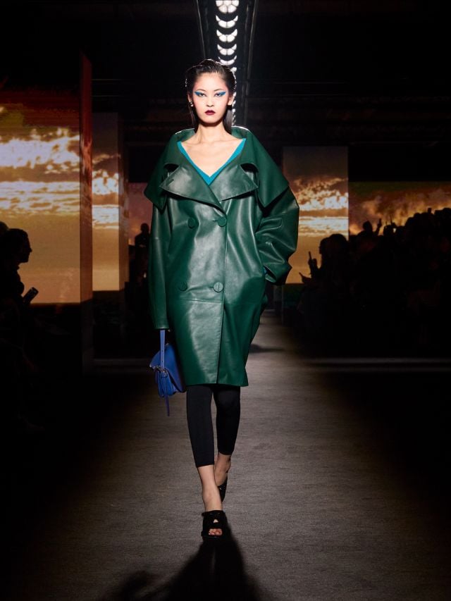 إطلالة JIA من مجموعة بالنسياغا شتاء 2026 