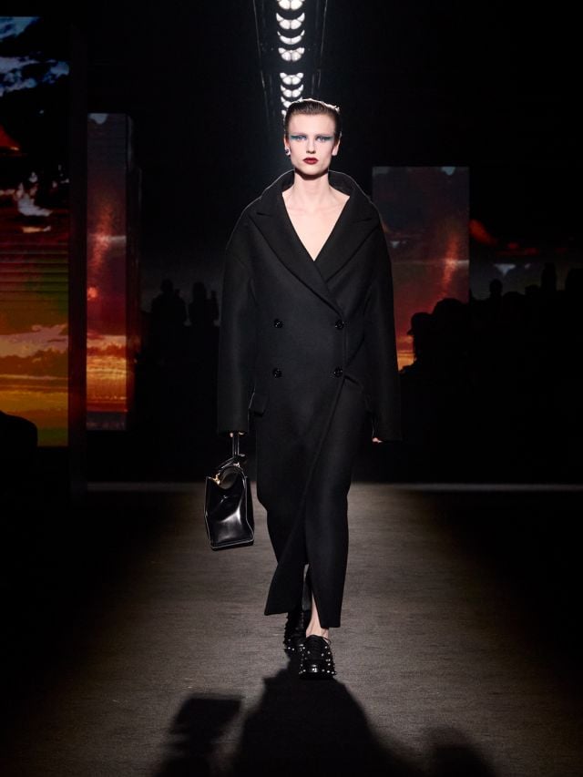 إطلالة Charlie من مجموعة بالنسياغا شتاء 2026