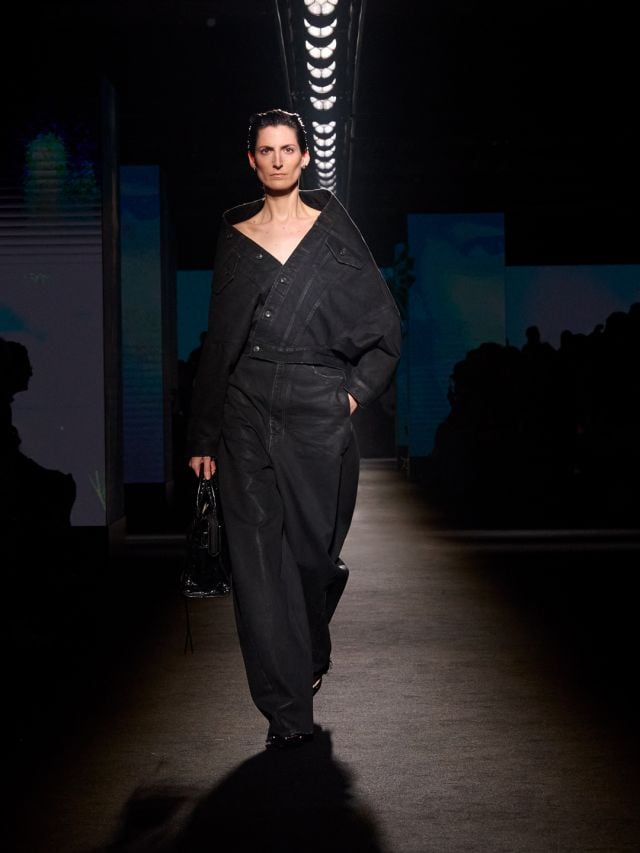 إطلالة SILVIA من مجموعة بالنسياغا شتاء 2026 