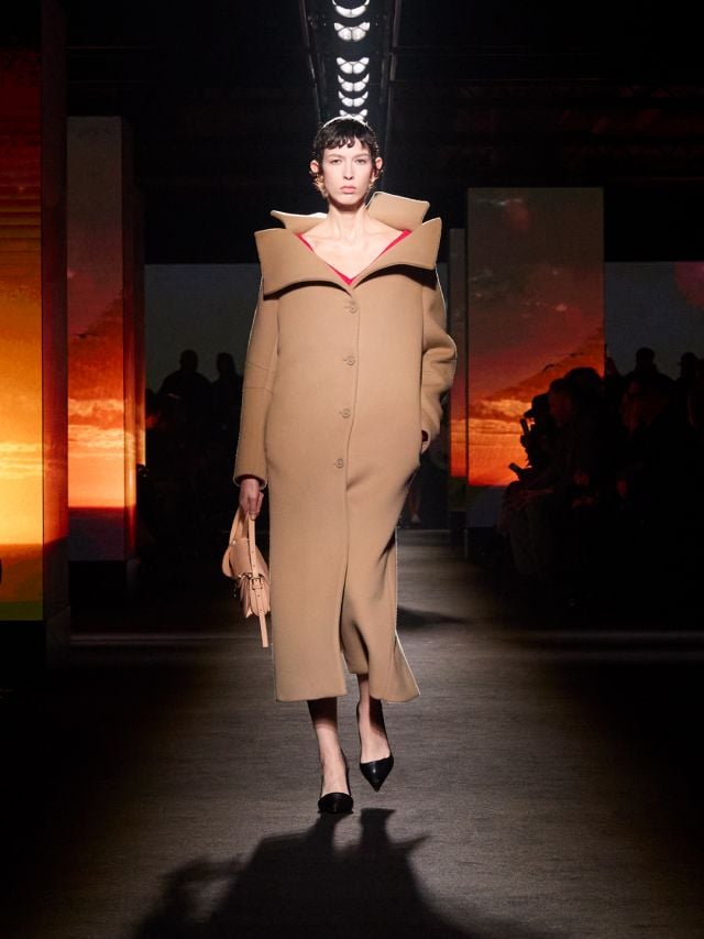 إطلالة ISABELLA من مجموعة بالنسياغا شتاء 2026 