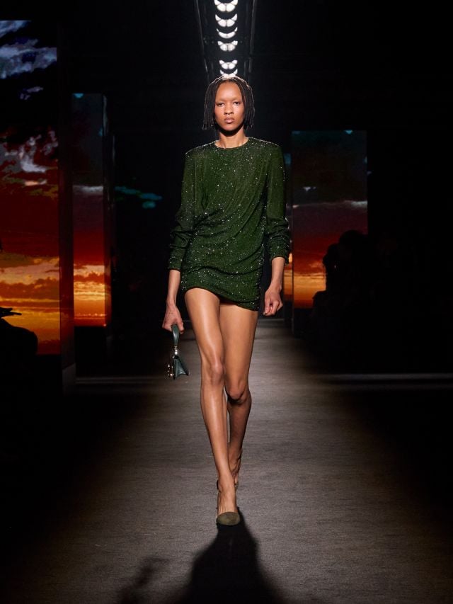 إطلالة FDAISY من مجموعة بالنسياغا شتاء 2026 