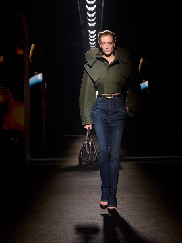 إطلالة REAGAN من مجموعة بالنسياغا شتاء 2026 