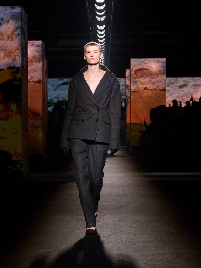 إطلالة EBBA من مجموعة بالنسياغا شتاء 2026 