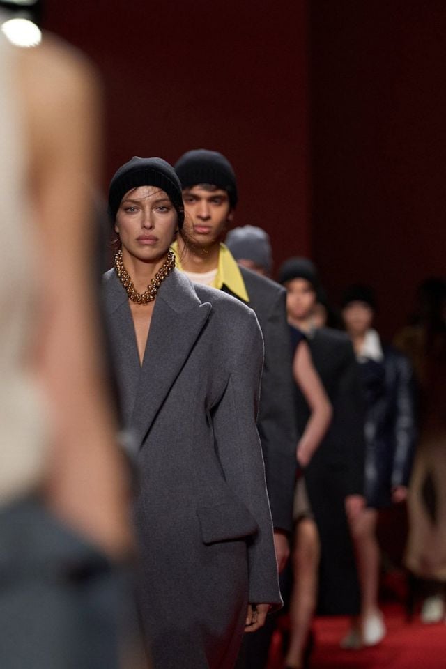 أهم صيحات خريف وشتاء 2026 – 2027 من أسابيع الموضة العالمية