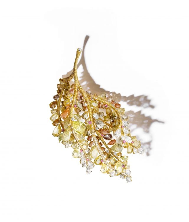 بروش غصن الخريف من مجموعة وايت ليبل من CINDY CHAO