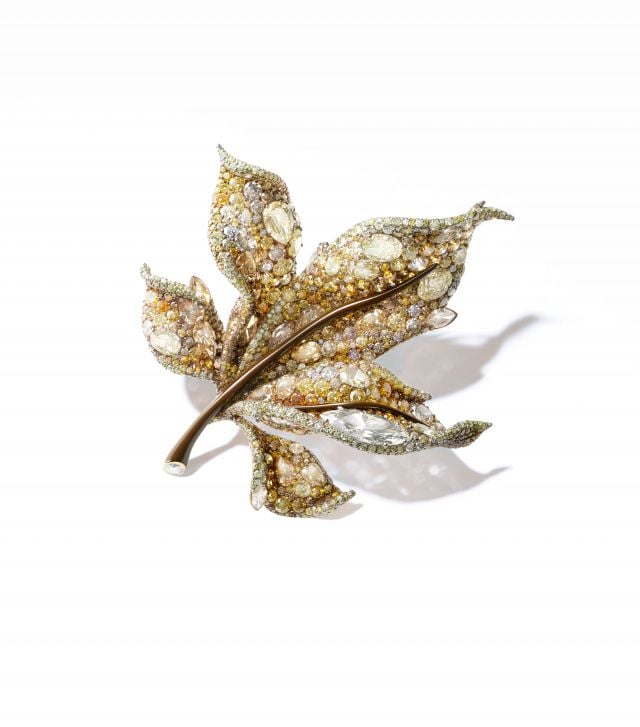 بروش ورقة القيقب الخريفية من مجموعة وايت ليبل من CINDY CHAO