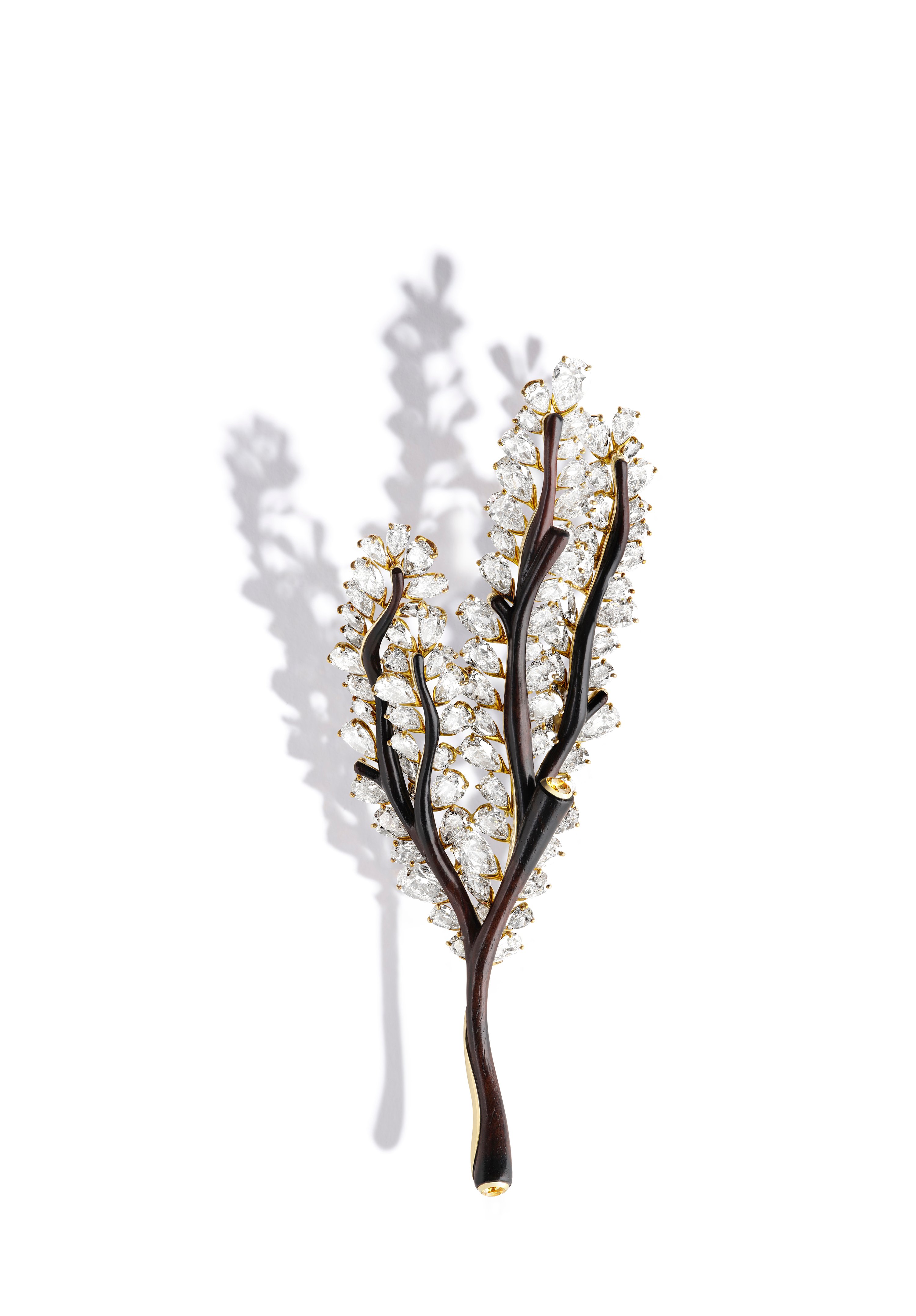 بروش غصن الشتاء من مجموعة وايت ليبل من CINDY CHAO