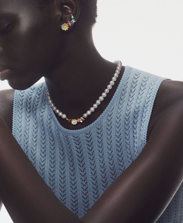 عقد وأقراط من مجموعة مجوهرات ديور