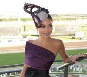 إطلالات مبهرة للمؤثرات في كأس دبي العالمي 2026