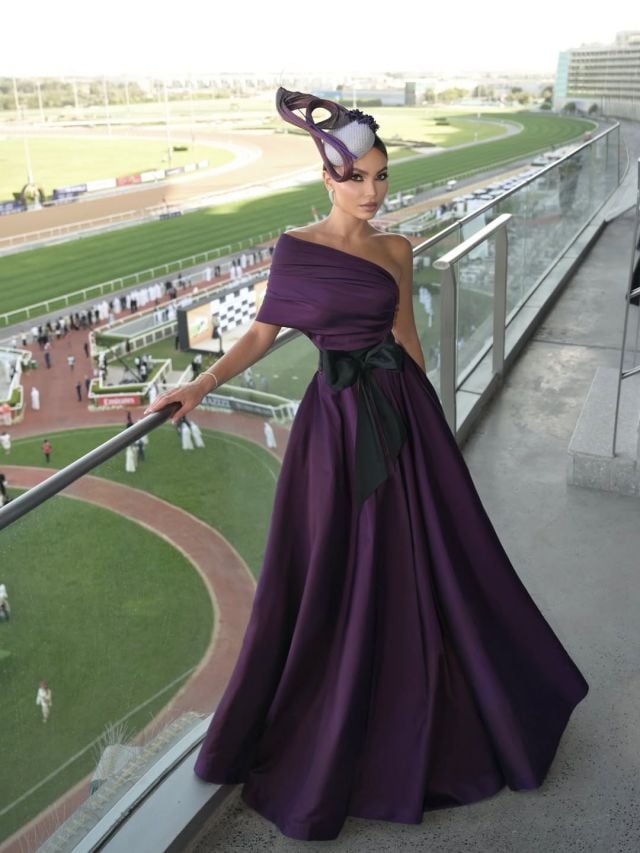 ريبيكا كساب بصيحة الكتف الواحد