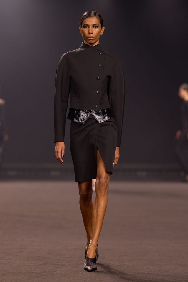 عرض أزياء إيلي صعب خريف/شتاء 2026-2027