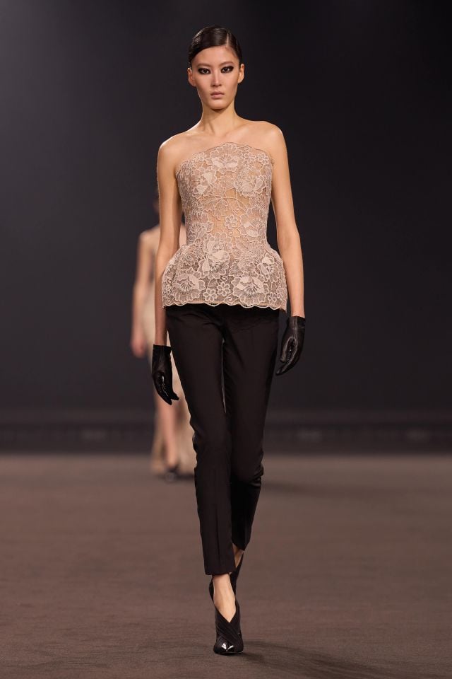 عرض أزياء إيلي صعب خريف/شتاء 2026-2027