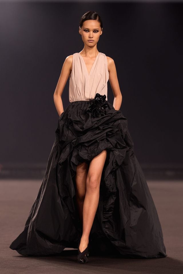 عرض أزياء إيلي صعب خريف/شتاء 2026-2027