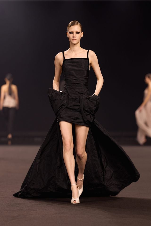 عرض أزياء إيلي صعب خريف/شتاء 2026-2027