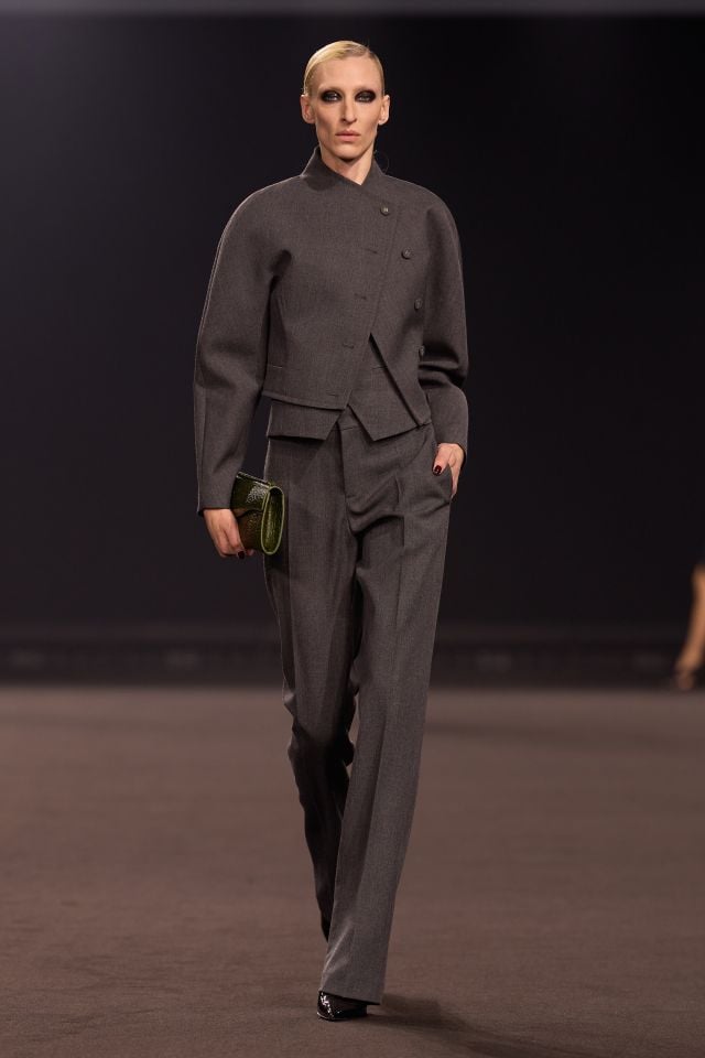 عرض أزياء إيلي صعب خريف/شتاء 2026-2027