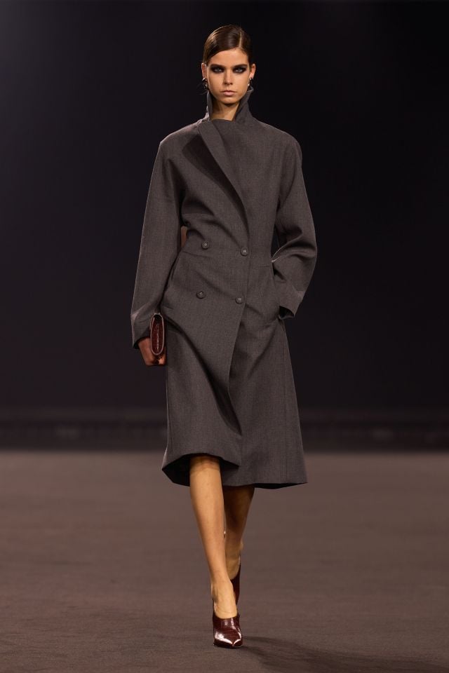 عرض أزياء إيلي صعب خريف/شتاء 2026-2027