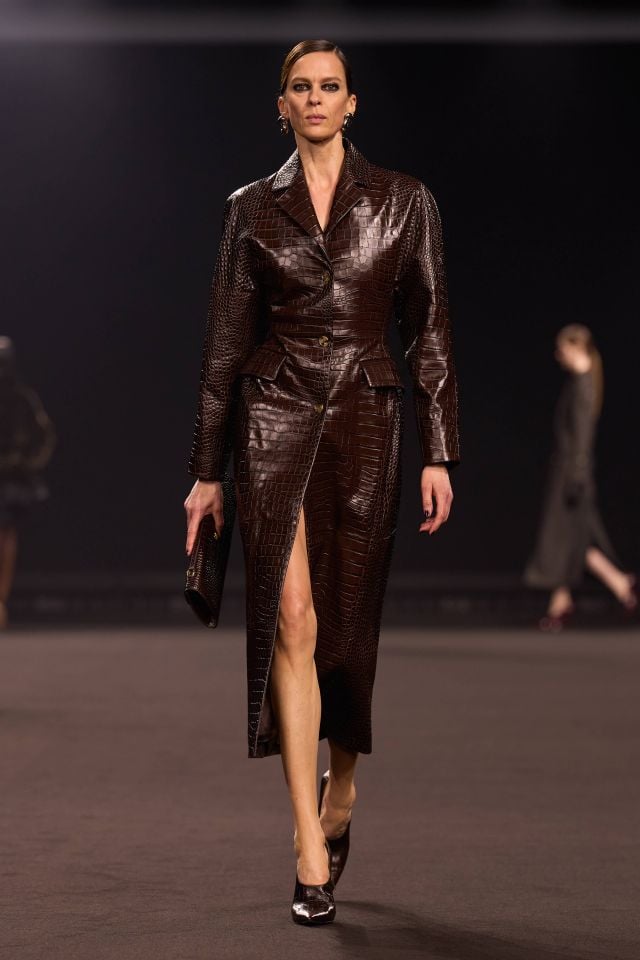 عرض أزياء إيلي صعب خريف/شتاء 2026-2027