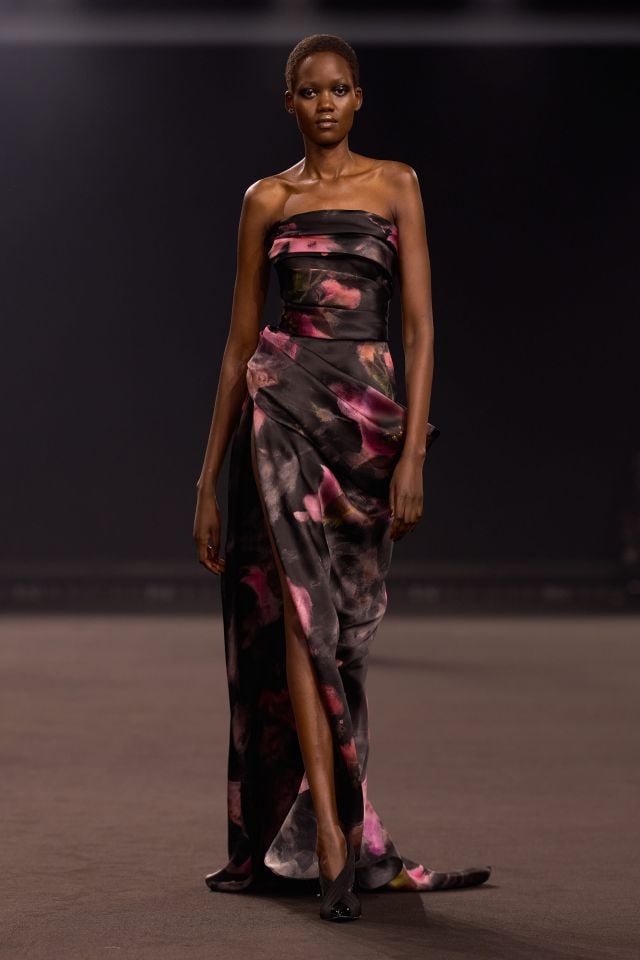 عرض أزياء إيلي صعب خريف/شتاء 2026-2027