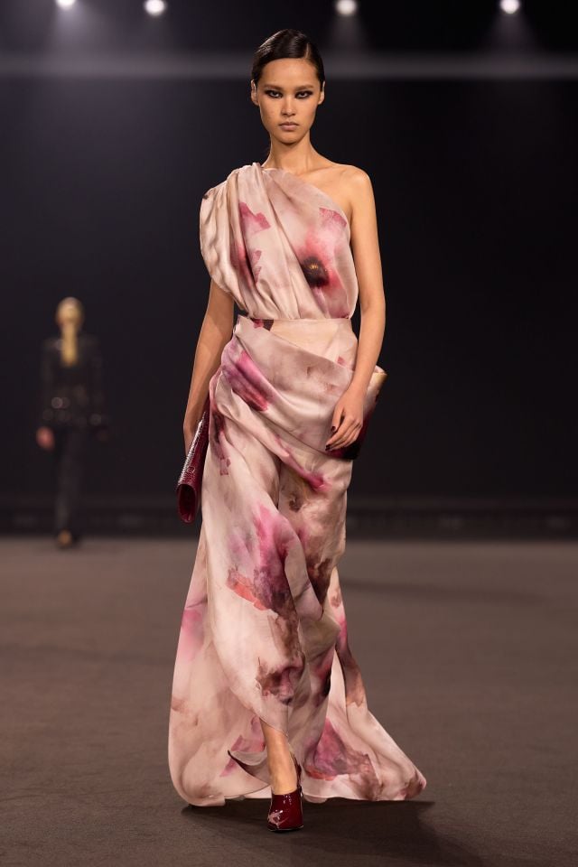 عرض أزياء إيلي صعب خريف/شتاء 2026-2027