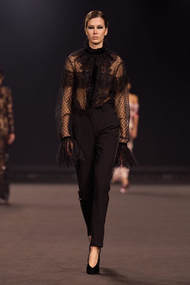 عرض أزياء إيلي صعب خريف/شتاء 2026-2027