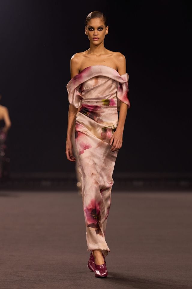 عرض أزياء إيلي صعب خريف/شتاء 2026-2027