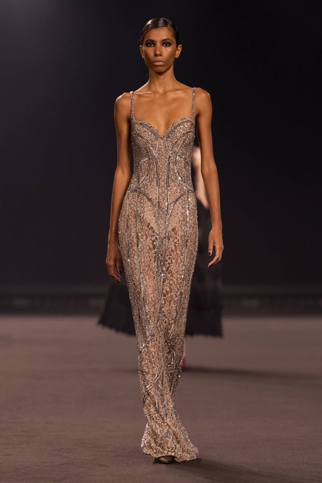 عرض أزياء إيلي صعب خريف/شتاء 2026-2027