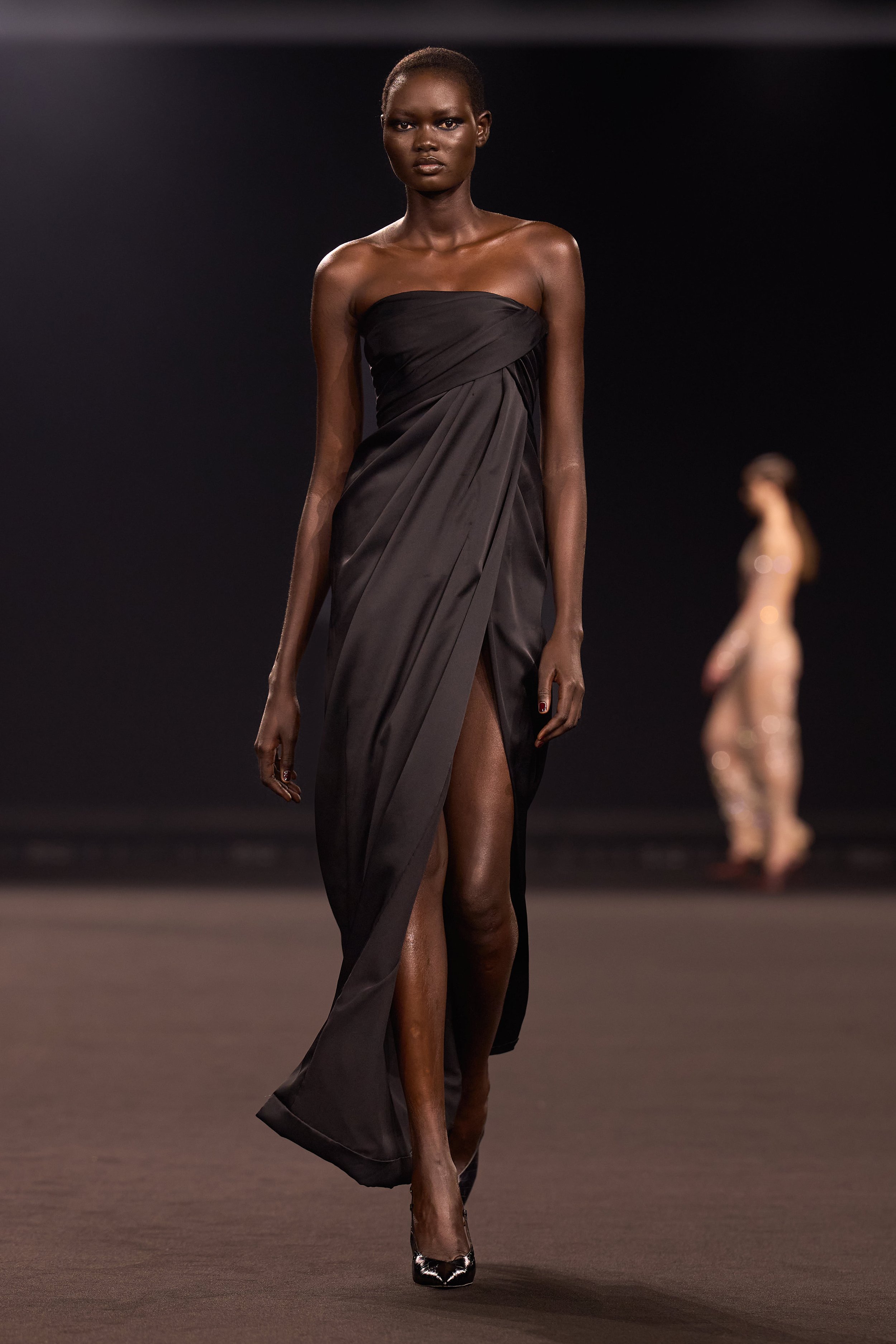 عرض أزياء إيلي صعب خريف/شتاء 2026-2027