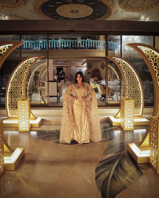 مهيرة عبد العزيز تودّع رمضان بإطلالة أنيقة