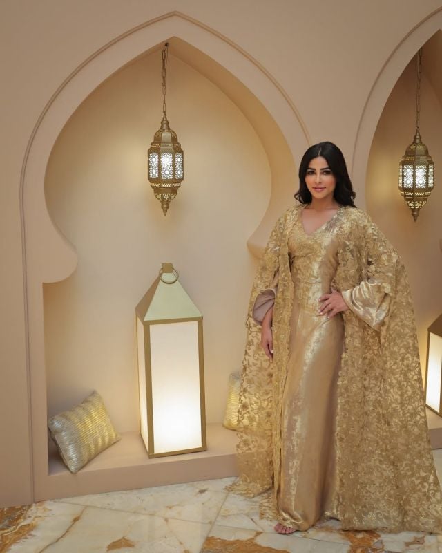 مهيرة عبد العزيز تودّع رمضان بإطلالة أنيقة