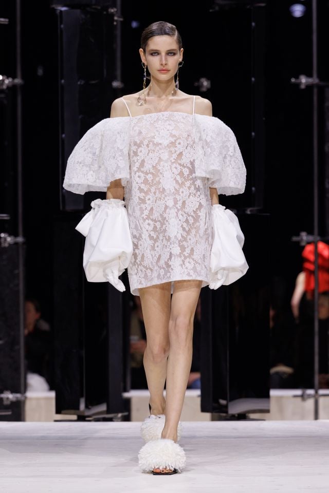 عرض أزياء جيفنشي مجموعة خريف/شتاء 2026 