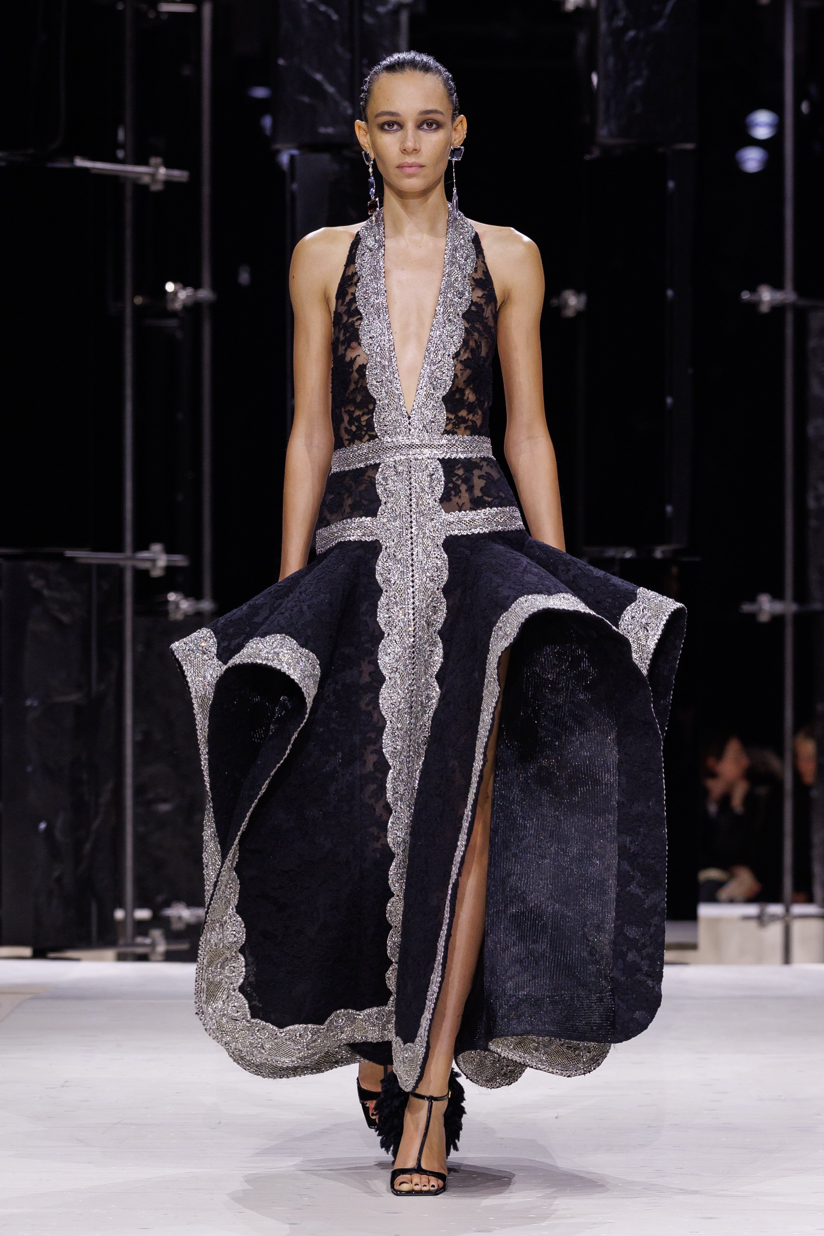 عرض أزياء جيفنشي مجموعة خريف/شتاء 2026 