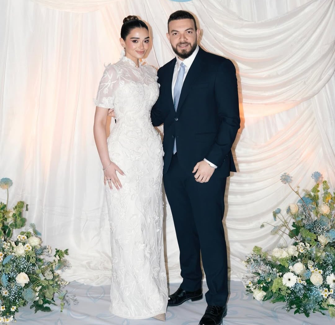 ملك أحمد زاهر تختار لخطوبتها فستاناً بتطريزات ناعمة